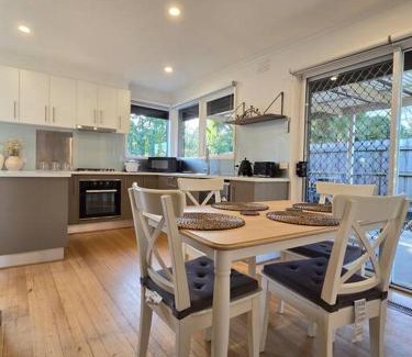 Doveton House | Meadow View Cottage