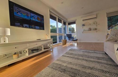 Doveton House | Meadow View Cottage
