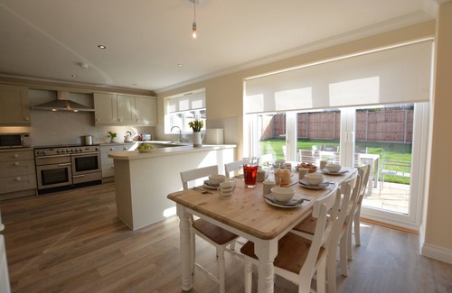 Blythburgh Cottage | MEADOWSWEET, BLYTHBURGH, pet friendly in Reydon