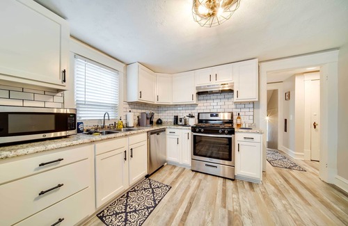Meadville Apartment | Meadville Apartment w/Deck < 2 Mi to Allegheny!