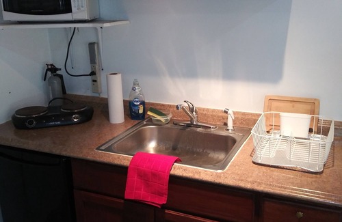 Mechanicsburg Apartment | Mechanicsburg Tarzan Hut: Private Comfortable Air Cave For 1-2 Travelers