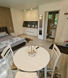 Antsunijai Apartment | Medžių glėbyje
