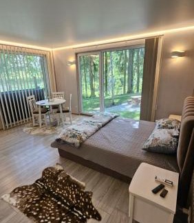 Antsunijai Apartment | Medžių glėbyje