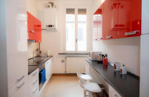 Ferrara Apartment | Medieval City Centre - Modern Suite with AC, Smart TV & WiFi