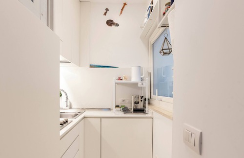 Chiaia Apartment | Mediterraneo Loft Chiaia, a Music Journey 10 minutes from Napoli Seafront.