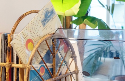 Chiaia Apartment | Mediterraneo Loft Chiaia, a Music Journey 10 minutes from Napoli Seafront.