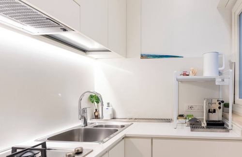 Chiaia Apartment | Mediterraneo Loft Chiaia, a Music Journey 10 minutes from Napoli Seafront.