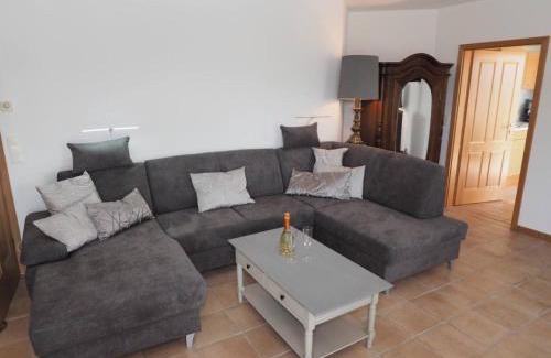Konigheim Apartment | Mediterranes Gelbes Haus Pool Sauna