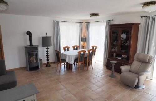 Konigheim Apartment | Mediterranes Gelbes Haus Pool Sauna