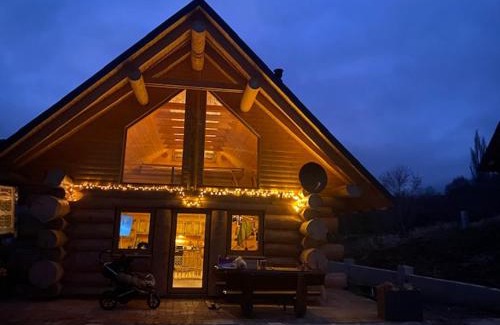Kostolna Ves Ski Chalet | Medveď, Vlk, Líška Zrubová rozprávka nad rybníkom
