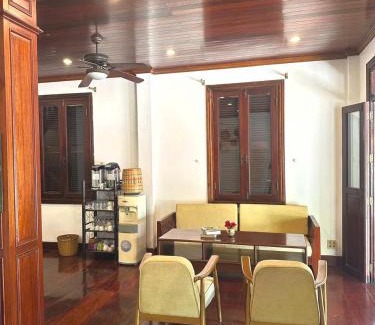 Luang Prabang Hotel | Mekong Charm Sunset River View