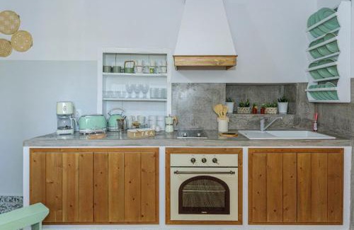 Alinda House | Melitini's House