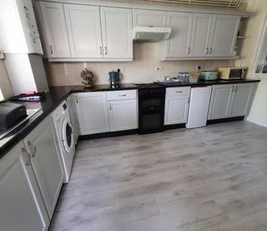 Pontneddfechan House | Mellte Avenue - Waterfalls House