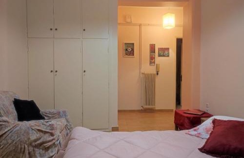 Patras Apartment | Mema's Tranquil Studio in Patra - Free Parking