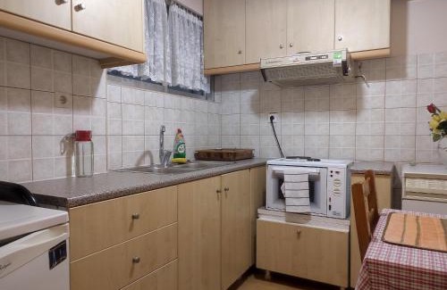 Patras Apartment | Mema's Tranquil Studio in Patra - Free Parking