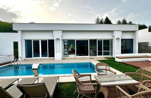 Sapanca Villa | Memnuniye 2+1 Heating Pool-Conservative-Fireplace-Jacuzzi 6 Person Holiday Villa