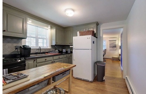 Middletown Cottage | Memorable Cottage near Third Beach & Satchuset Pt. Reserve