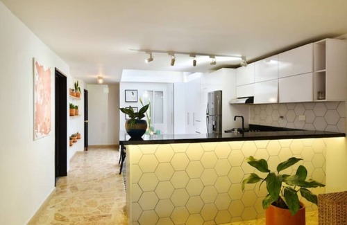 El Poblado Apartment | Memory Foam King Bed, 300Mb Wifi, Dishwasher, Study & Laundry — Manila, Poblado