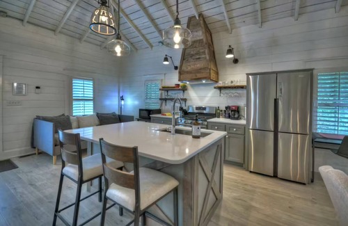 Williamstown Cottage | Memory Maker, Top of GA Cottage in charming Mineral Bluff with AC, WiFi