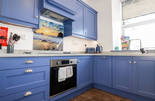 Helston Cottage | MENEAGE HOUSE, pet friendly, with a garden in Helston