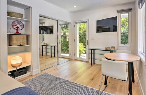 Linfield Oaks Apartment | Menlo Park Studio about 2 Mi to Stanford University