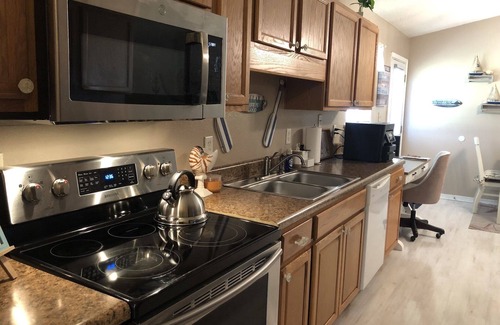 Florida Panhandle House | Mental Health Getaway W/Large Private Backyard/Fire Pits Gas & Wood!