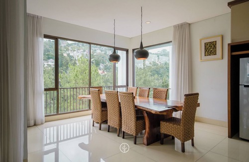 Bandung Villa | Mentari Hill View 7BR Villa with a Private Pool