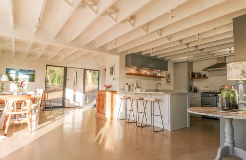Meonstoke House | MEON BOSCAGE, pet friendly, luxury holiday cottage in Meonstoke
