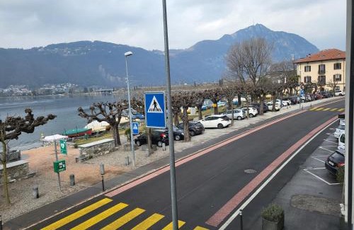 Bissone Apartment | Meraviglioso appartamento fronte lago con climatizzatore