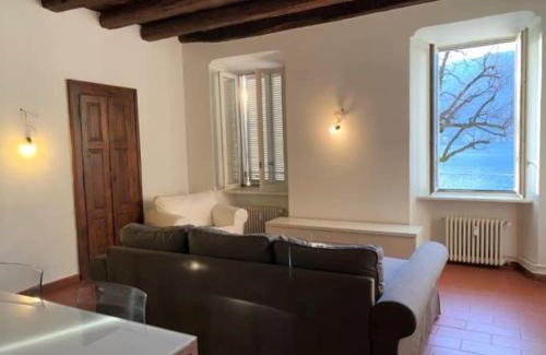 Bissone Apartment | Meraviglioso appartamento fronte lago con climatizzatore