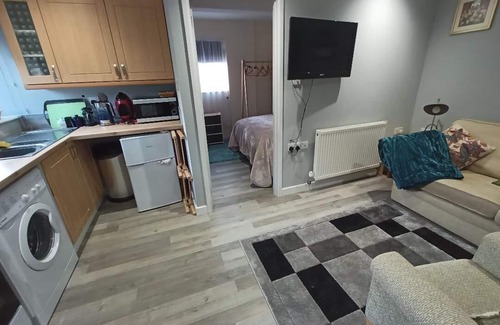 Upton Cottage | Merchant's Nook 1 bedroom property and private garden in Upton, Broadland