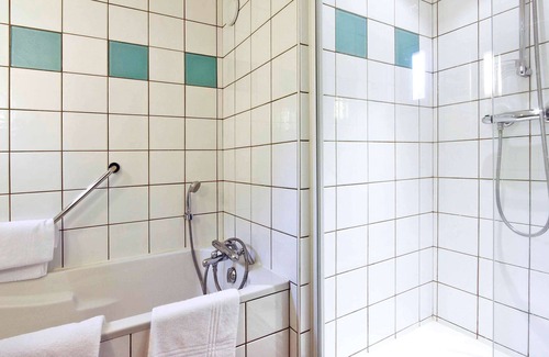 Luxeuil-les-Bains Hotel | Mercure Luxeuil les Bains Hexagone