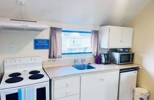 Merivale Apartment | Merivale Court One Bedroom Apartment-Unit 7