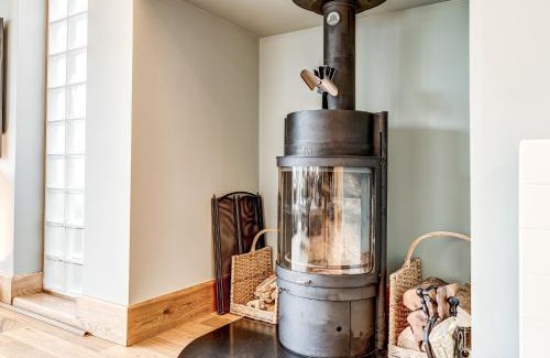 Cirencester House | Merlin House at Lower Mill Estate A gorgeous home with lake access, air conditioning and luxury spa access