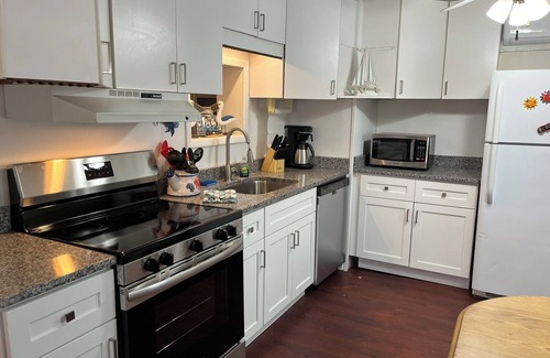 Weeki Wachee Gardens House | MERMAID MANOR heated POOL! Waterfront, BOAT DOCK, KAYAKS, paddle Weeki Wachee