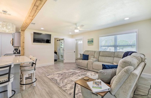 Hampton Homes House | Merritt Island Home w/Spa - 8 Mi to Cocoa Beach!