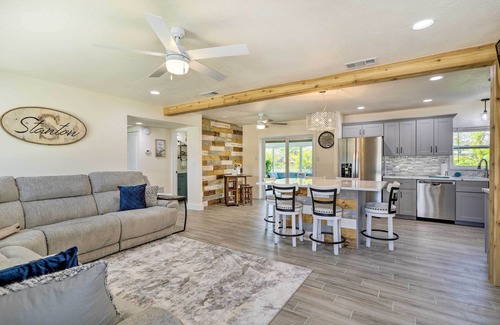 Hampton Homes Cottage | Merritt Island Home w/Spa - 8 Mi to Cocoa Beach!