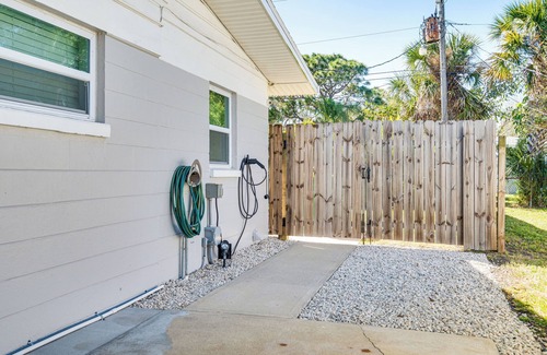 Hampton Homes Cottage | Merritt Island Home w/Spa - 8 Mi to Cocoa Beach!