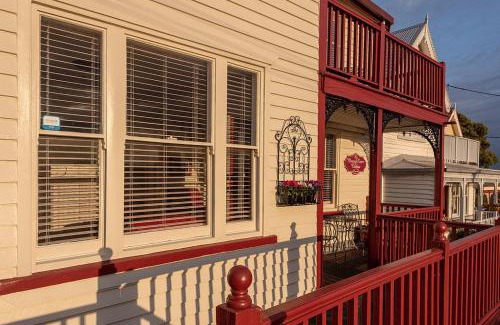 Devonport House | Mersey River Cottage (cir 1888) Central location with Amazing Ocean and Habour Views.