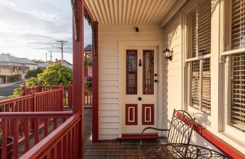 Devonport House | Mersey River Cottage (cir 1888) Central location with Amazing Ocean and Habour Views.