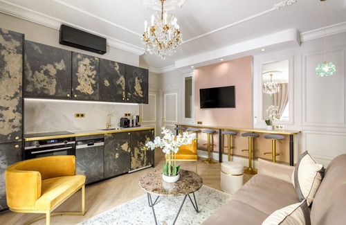 Quartier Sainte-Avoye Apartment | Merveil - Luxury Suite - Louvre - Ours II