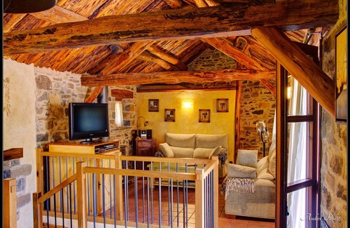 Charo Cottage | MERY overboard. Pyrenees. In Charo, 15 minutes from Ainsa. Pets.