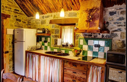 Charo Cottage | MERY overboard. Pyrenees. In Charo, 15 minutes from Ainsa. Pets.