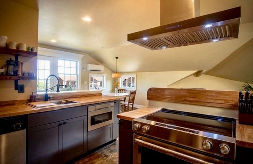 Mystic Apartment | "Meteor": River View Penthouse in Downtown Mystic