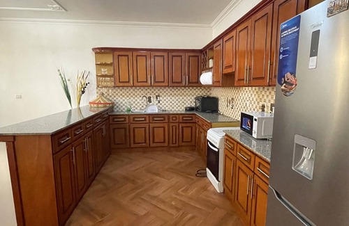 Bole House | METRO Deluxe Spacious Home in a Great Neighborhood!