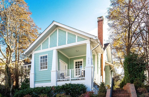 Taylor Run House | Metro, Historic District in Alexandria City, walk to Old Town, parking