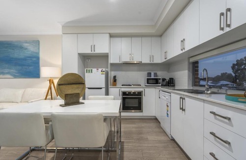Bassendean Apartment | Metro Modern Escape Unwind near the Swan Valley