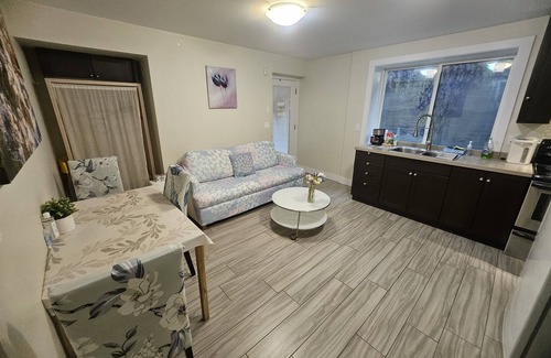 New Westminster House | Metropolis MetroTown Area lovely place 2 bedrooms near Skytrain