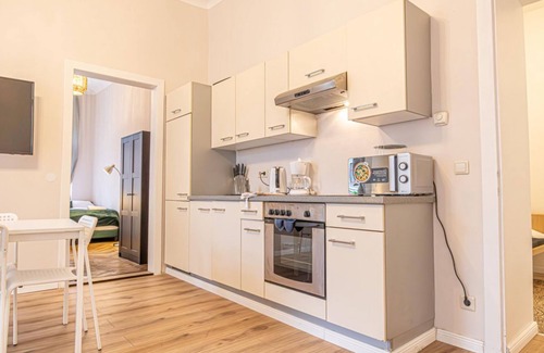 Landstrasse Apartment | Metropolitan Charm: Stylish 2+1 Apt@ Vienna's Core