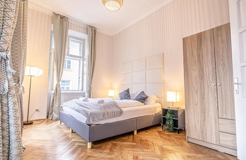 Landstrasse Apartment | Metropolitan Charm: Stylish 2+1 Apt@ Vienna's Core